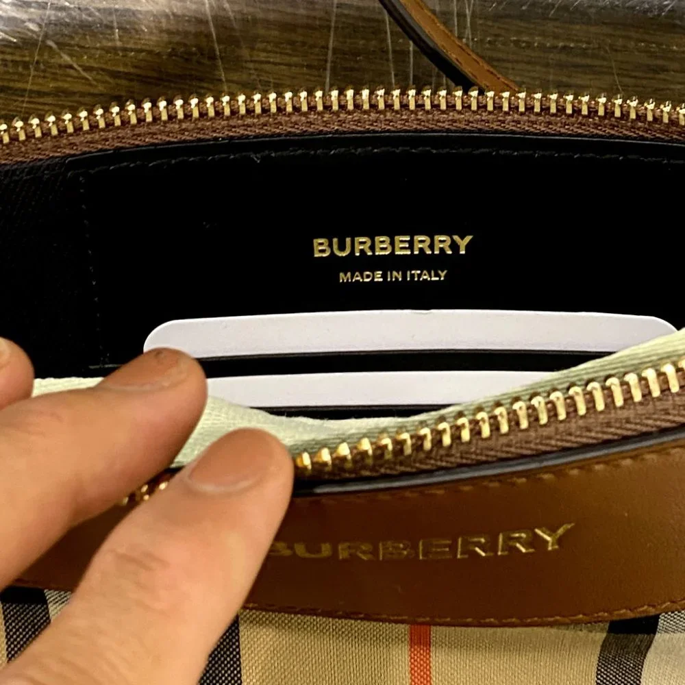 Authentic Burberry Brown Vintage Check Peyton Crossbody Bag 2023 Made In Italy - Picture 5 of 5